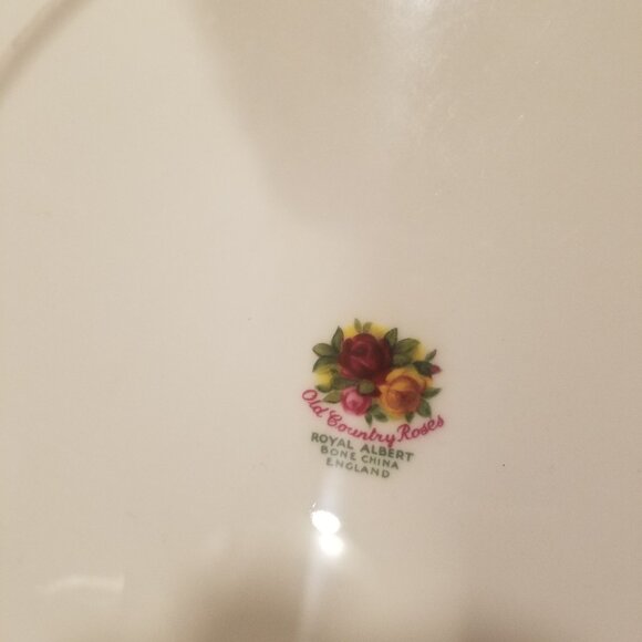 Royal Albert Old Country Roses 10 1/4" Dinner Plate - Picture 3 of 3